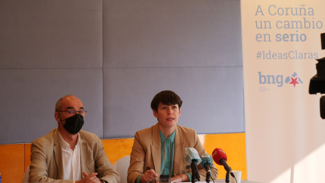 La portavoz nacional del BNG, Ana Pontón, y el concejal Francisco Jorquera, en una rueda de prensa sobre el puerto de A Coruña