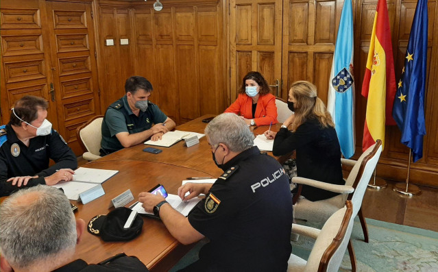 La subdelegada del Gobierno en A Coruña, María Rivas, preside una reunión con representantes de fuerzas y cuerpos de seguridad de la provincia