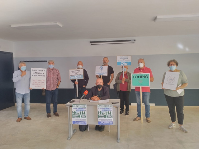 Representantes de plataformas del sur del área de Vigo integradas en SOS Sanidade Pública.