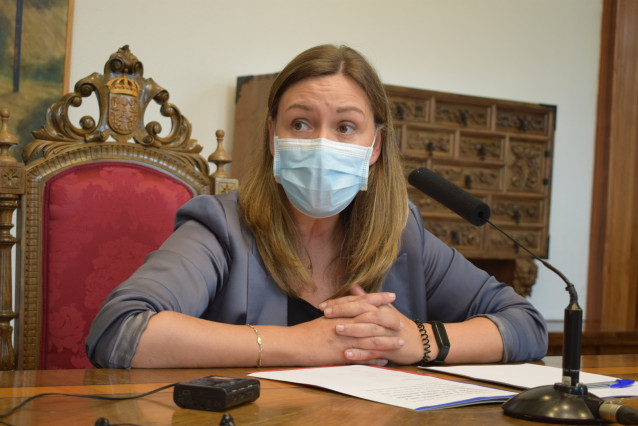 La portavoz socialista Pilar García Porto en rueda de prensa en la Diputación de Lugo,