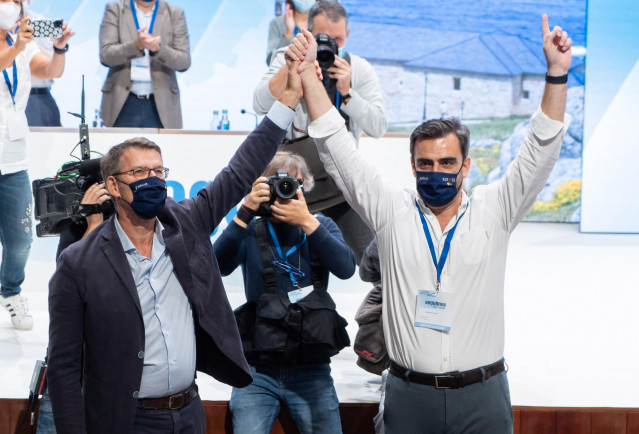 El titular de la Xunta, Alberto Núñez Feijóo, y el nuevo presidente de los populares coruñeses, Diego Calvo