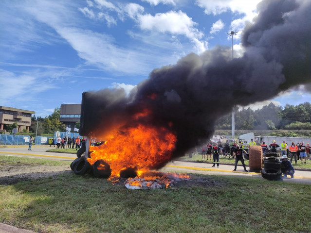 Protesta al arranque de la huelga en Alcoa Cervo