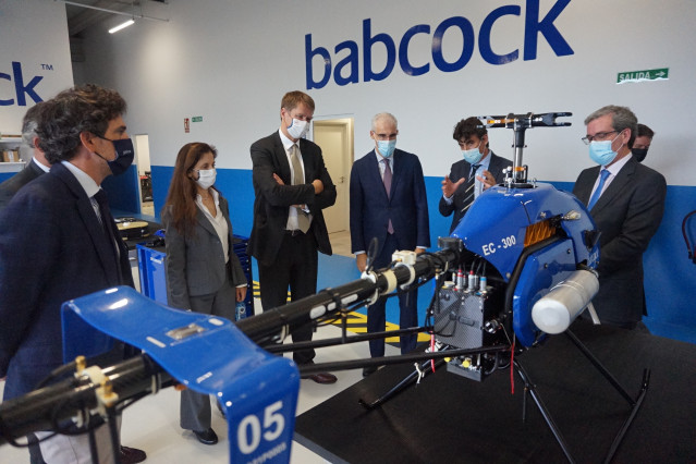 El vicepresidente económico de la Xunta, Francisco Conde, ha acompañado esta tarde de lunes al embajador del Reino Unido en España, Hugh Elliot, en su visita al polo aeroespacial de Galicia