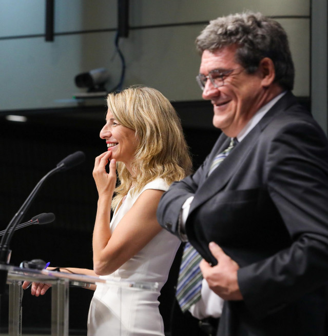 Archivo - La vicepresidenta segunda del Gobierno y ministra de Trabajo y Economía Social, Yolanda Díaz, y el ministro de Inclusión, Seguridad Social y Migraciones, José Luis Escrivá