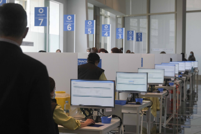 Archivo - Dispositivo de vacunación contra la Covid-19 en la Cidade da Cultura.