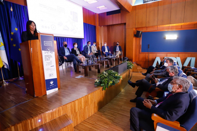 La secretaria xeral técnica da Consellería do Mar, Silvia Cortiñas, durante la clausura de la conferencia
