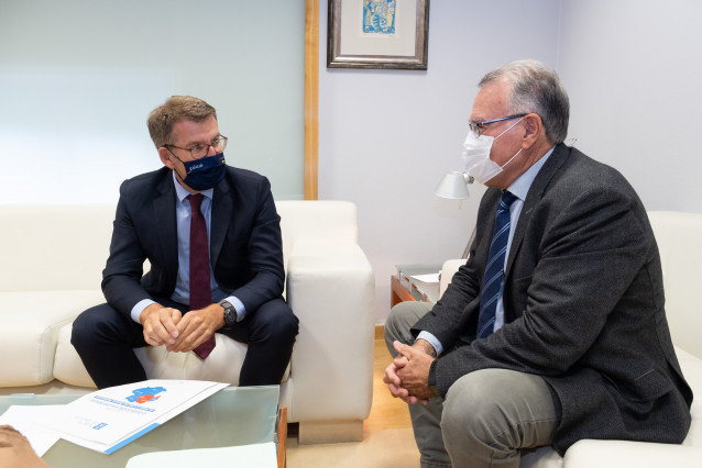 El presidente da Xunta, Alberto Núñez Feijóo, se reúne con el alcalde de O Barco de Valdeorras, Alfredo García