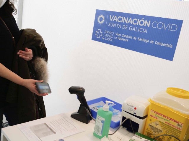 Archivo - Punto de vacunación contra la Covid en la Cidade da Cultura en Santiago.
