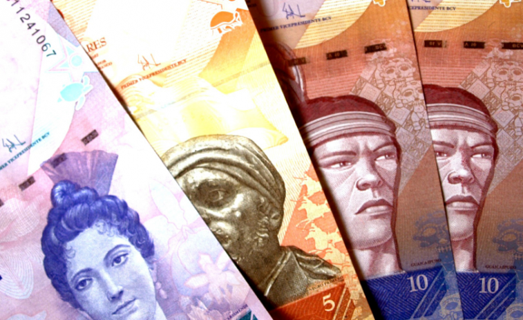 Venezuela borra seis ceros de su moneda y crea una divisa digital para intentar paliar la altísima inflación