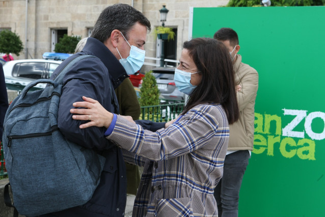 El candidato a la Secretaría Xeral del PSdeG, Valentín González Formoso, y la alcaldesa de Betanzos, María Barral