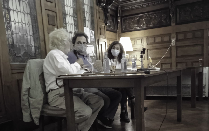 Beiras, Lugilde y Zeltia Alonso en la presentaciu00f3n de A Vella Compau00f1eira en Santiago en una foto de Antu00f3n Su00e1nchez