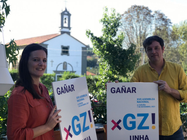 Olalla Rodil y Xabier Campos, responsables del área de Comunicación, en la presentación de la campaña del BNG para la XVII Asamblea Nacional