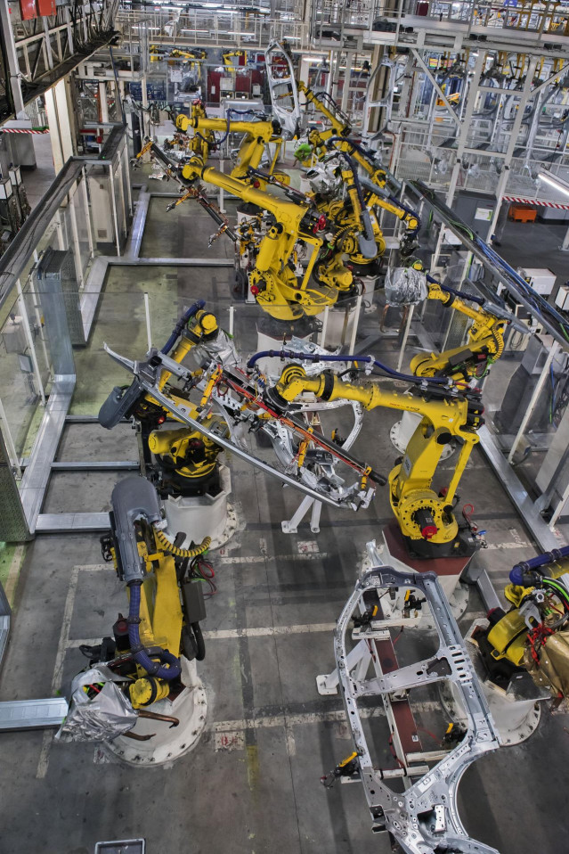 Archivo - Economía/Motor.- La planta de Stellantis en Vigo suspende su producción este jueves por falta de componentes