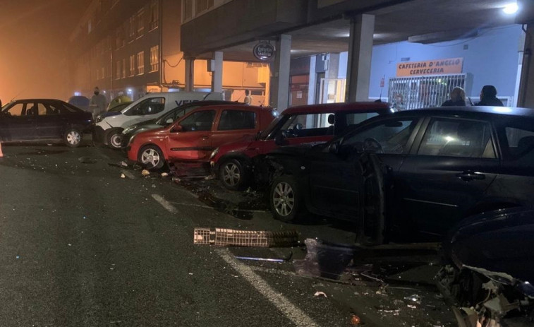 Revienta cinco coches triplicando la tasa de alcoholemia y la emprende con la Policía Local de Cambre