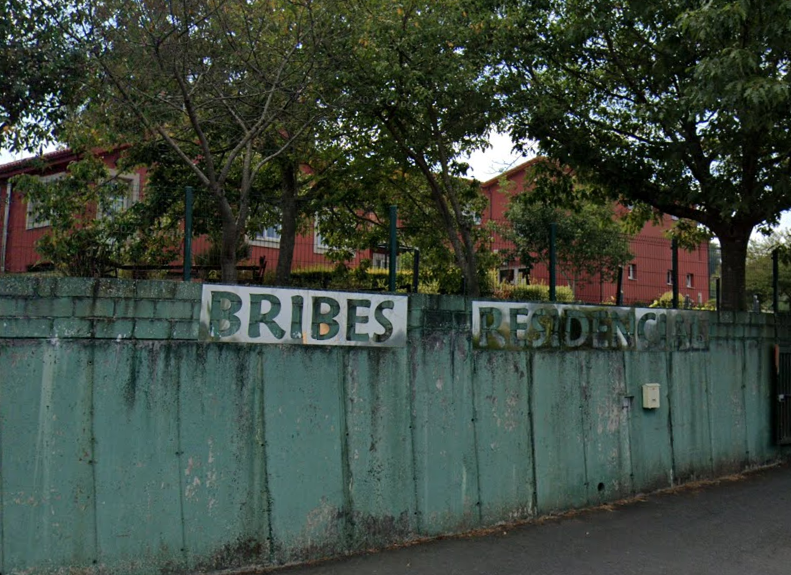 Cartel de la residencia Bibres Residencial en una foto de Google Street View