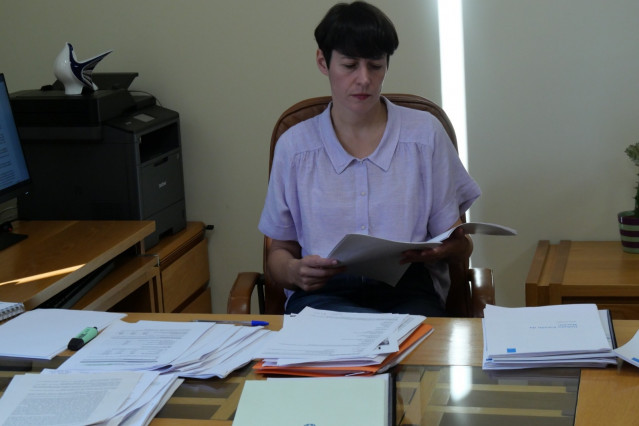 La portavoz nacional del BNG, Ana Pontón, prepara su intervención en el debate