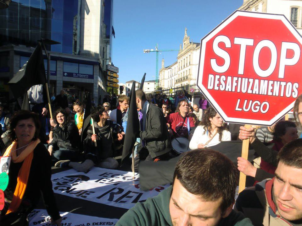 Una pasada acciu00f3n de protesta de la Plataforma Stop Deshaucios de Lugo en una foto de su Facebook