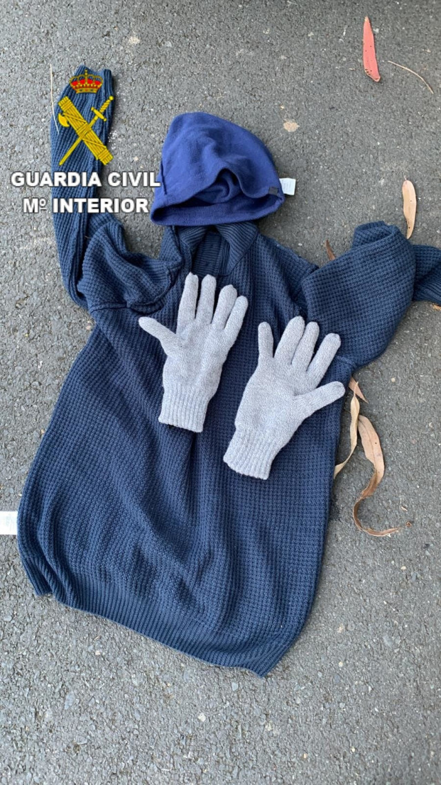 Efectos intervenidos a un vecino de A Capela (A Coruña) detenido por asaltar dos gasolineras y una farmacia en la provincia.