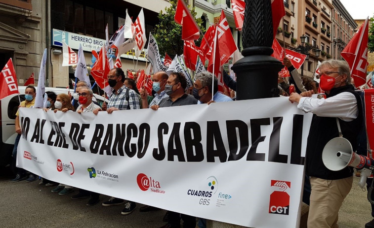 El ERE del Sabadell supondrá 1.380 despidos, 520 menos de lo que quería el banco inicialmente