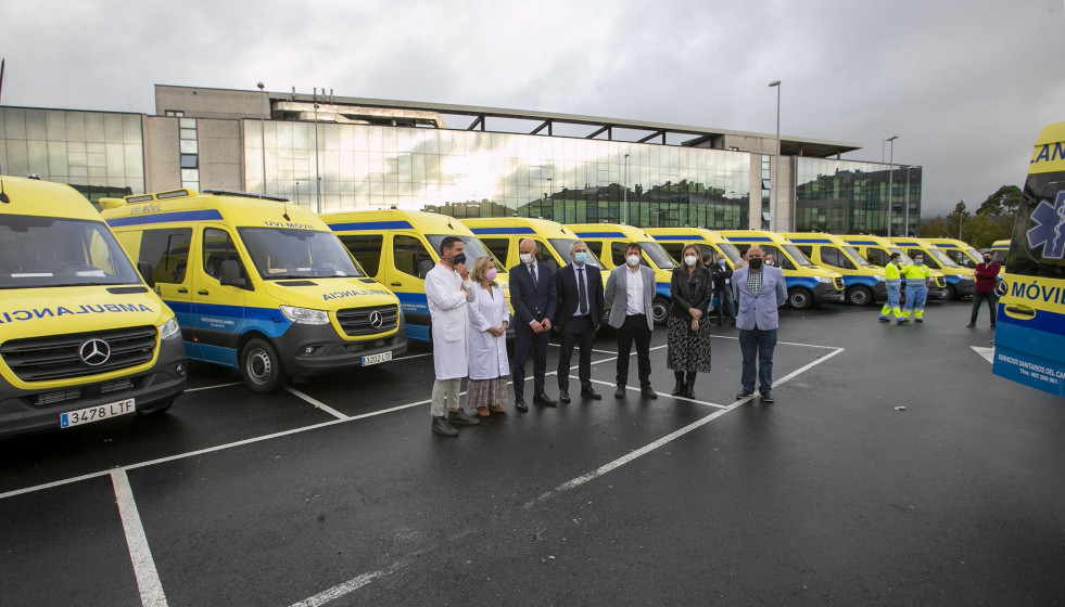 El Área Sanitaria de Santiago renueva su flota de ambulancias.