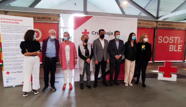 La Cruz Roja presenta en el Mercado de Abastos de Pontevedra la campaña 'Alimentación consciente'.