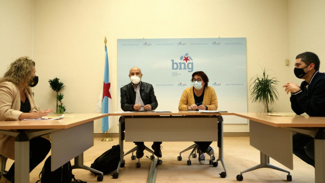 El diputado del BNG en el Congreso, Néstor Rego, y la diputada autonómica Carmela González se reúnen con la plataforma de imagen personal y peluquerías Creer en Nosotros.