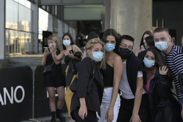 Archivo - Jóvenes en la Sala Pelícano durante la realización de una prueba piloto de la reapertura del ocio nocturno, a 12 de junio de 2021