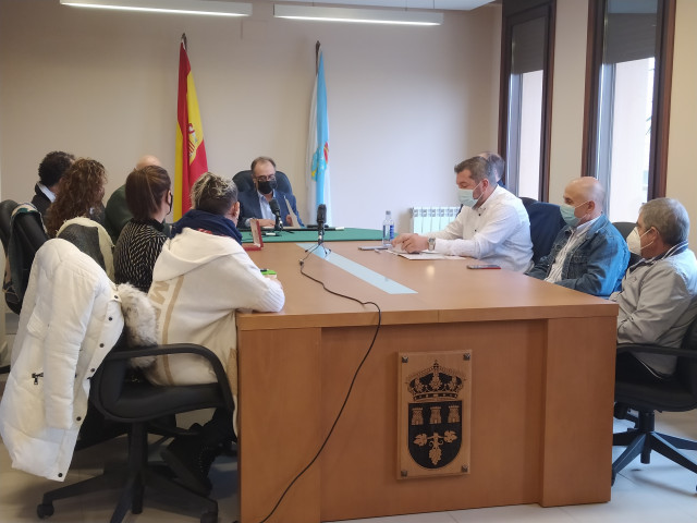 Pleno en el ayuntamiento de San Amaro.