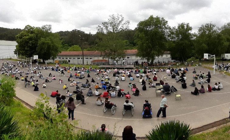 Brote en una escuela de Caldas de Reis evidencia el atraso con el que la Xunta informa de los casos covid