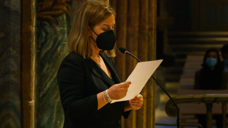 Trabajadores de Viaqua ponen en valor la labor de los sanitarios en una Ofrenda al Apóstol Santiago