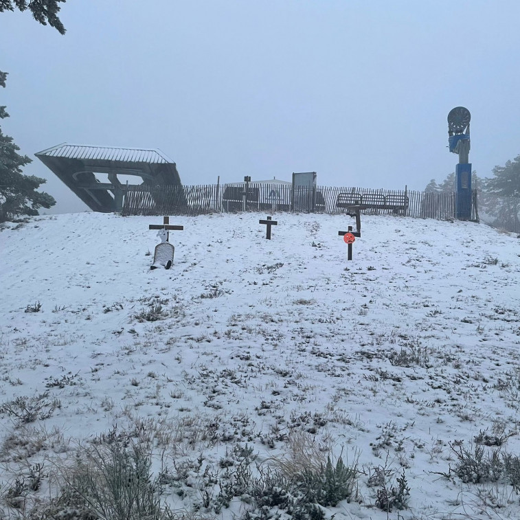 Primeras nevada de la temporada en la Estación de Esquí de Manzaneda, que fecha su reinicio para el 27 de noviembre