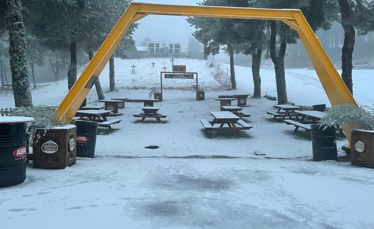 Fiasco en Manzaneda: la estación de esquí no reabrirá al derretirse la nieve por la lluvia