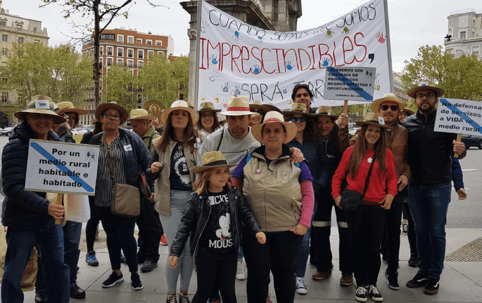 Activistas gallegos de la Espau00f1a Vaciada en una manifestaciu00f3n en Madrid en una foto cedida
