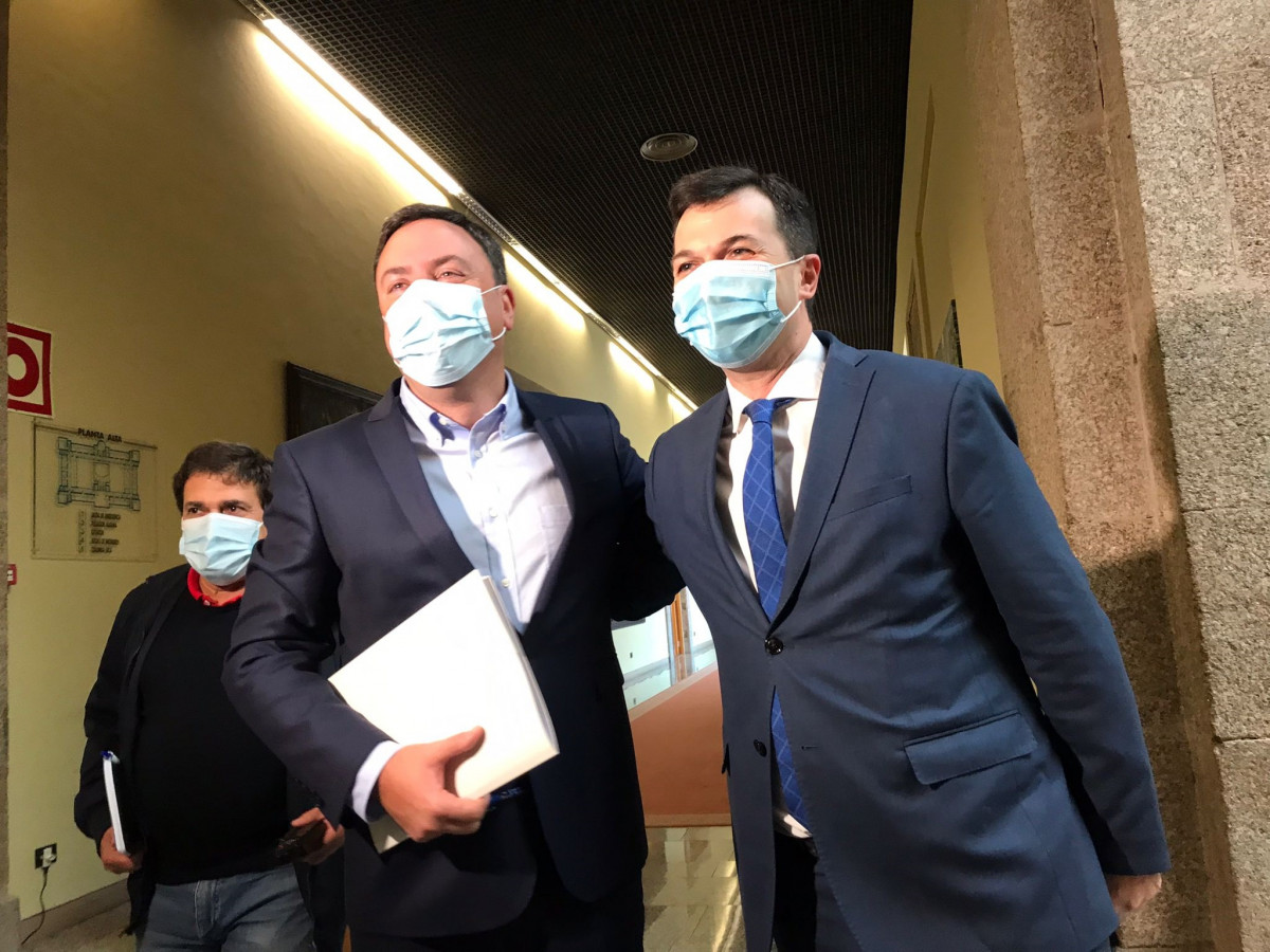 Valentín González Formoso y Gonzalo Caballero escenifican concordia en su primer encuentro, en el Pazo do Hórreo, tras las primarias del pasado sábado en que venció el actual presidente de la Dip