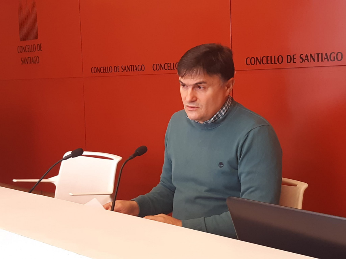 Javier Fernádez hoy en rueda de prensa en el Concello de Santiago