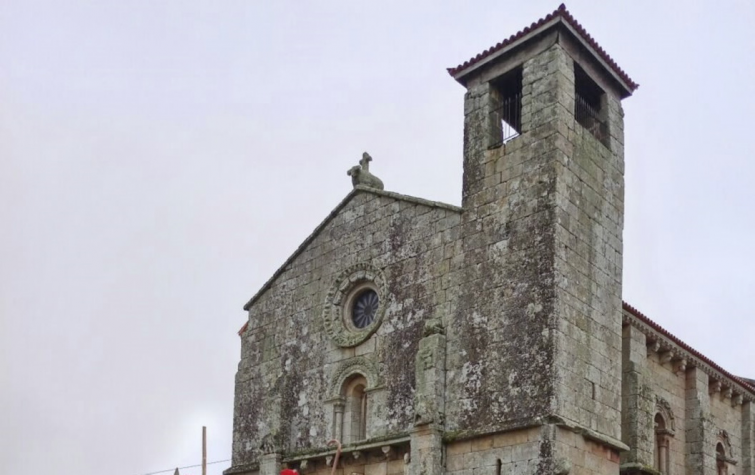 Ladrón provoca un destrozo de 1.900 euros en una iglesia de A Merca para llevarse un botín de 3 euros