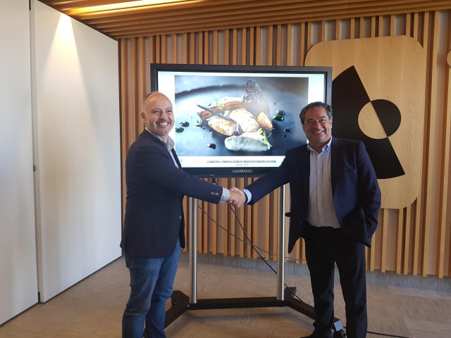 El delegado del Estado en la Zona Franca, David Regades, y el vicepresidente primero de Conxemar, Eloy García, este jueves en Vigo