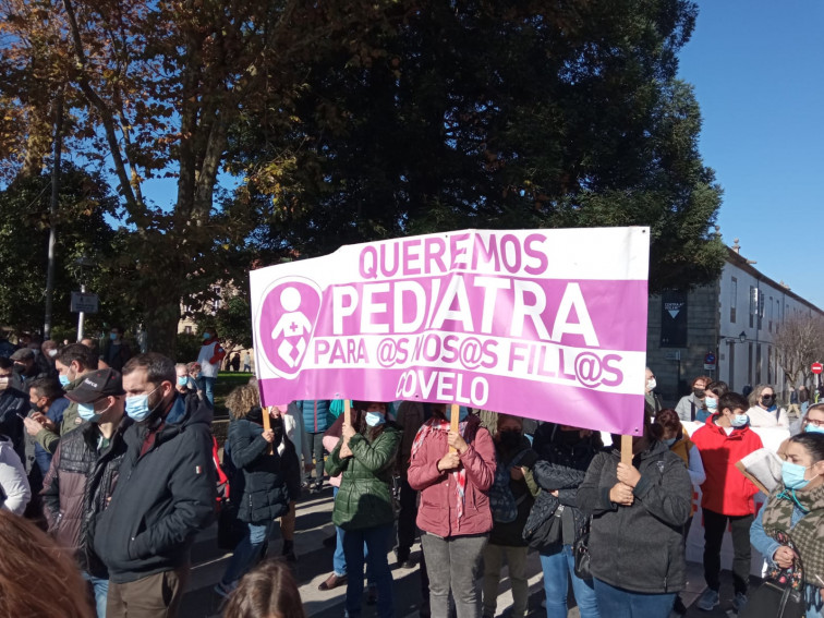 Vídeos y fotos de la concurrida manifestación  en Santiago contra las 