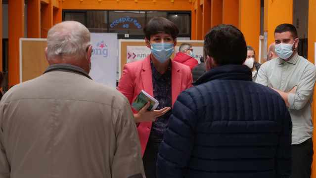 La portavoz nacional del BNG, Ana Pontón, en Burela, donde mantuvo una reunión con responsables económicos y sociales de A Mariña