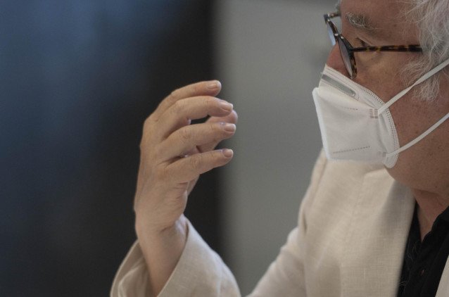 Archivo - El ministro de Universidades, Manuel Castells, durante una entrevista para Europa Press en la sede de la agencia