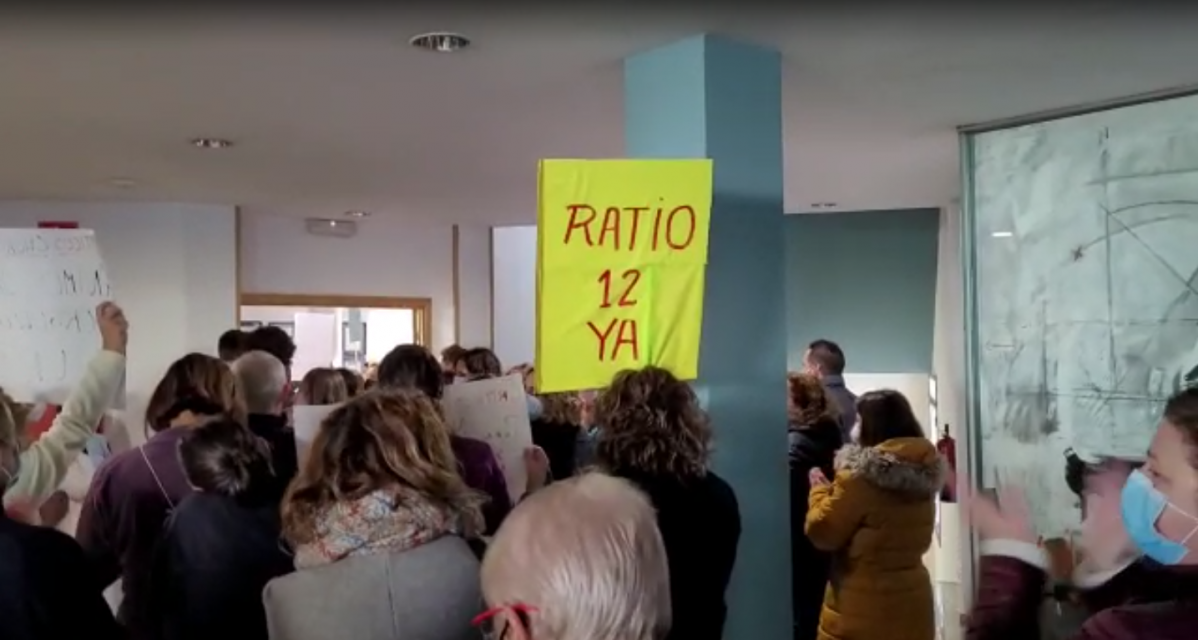 Protesta de sanitarios contra el colapso de urgencias y la falta de personal en el hospital CHUAC del SERGAS en A Coruu00f1a
