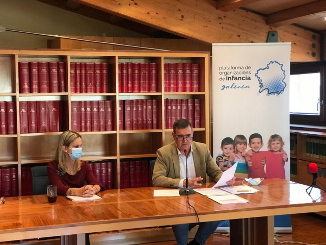 Jornada Por El Día Universal De Los Derechos De La Infancia En La Valedora Do Pobo, Con La Valedora, Dolores Fernández Galiño, Y El Presidente De La Plataforma De Organizaciones De La Infancia De Galicia, Xesús María Vilas Otero