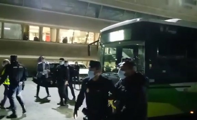 Heridos trabajadores de Vitrasa tras carga de la Policía en Vigo (vídeo) en inicio de la huelga de autobuses urbanos