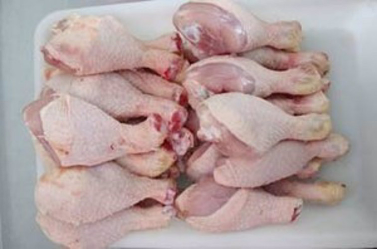 Dos toneladas de carne de pollo gratis en Pontevedra para denunciar la subida en los costes de producción ​