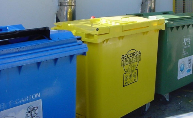 Archivo - Contenedores de reciclaje de Sogama
