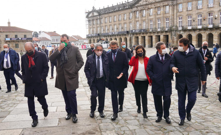 Los ocho presidentes autonómicos reunidos en Santiago firman una declaración conjunta sobre financiación y despoblación​