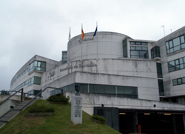 Archivo - Exterior del edificio que acoge la Consellería de Sanidad de Galicia (A Coruña)