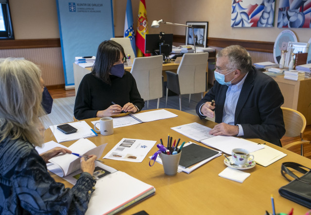 La conselleira de Emprego e Igualdade, María Jesús Lorenzana, se reúne con el presidente de la Asociación Empresarial Galega de Centros Especiais de Emprego (Cegasal), José Antonio Vázquez