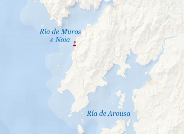 Zona en la que ha volcado una planeadora que ha sido remolcada a Porto do Son (A Coruña).