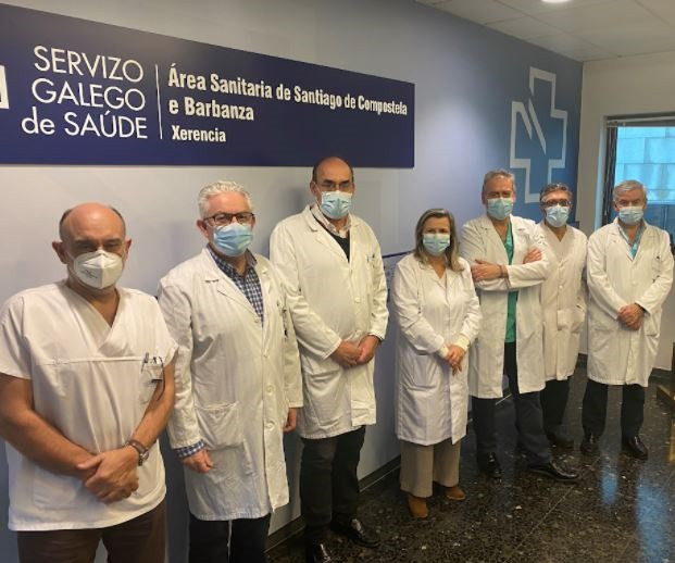 Profesionales del CHUS promocionan el Centro de Protonterapia que acogerá Santiago.